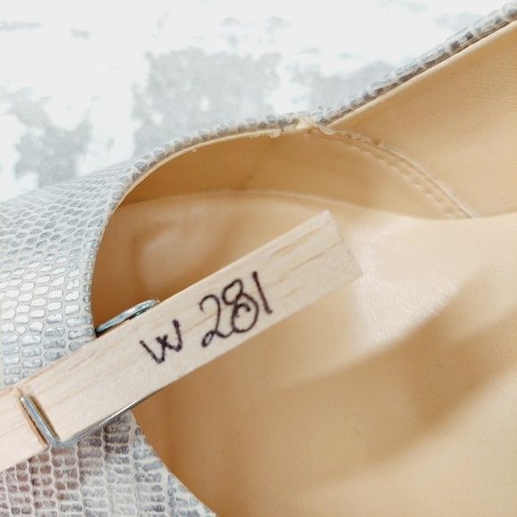 Guess Gray Silver Snakeskin Pattern Slip On Pointy Toe High Heels W281 - Picture 11 of 11